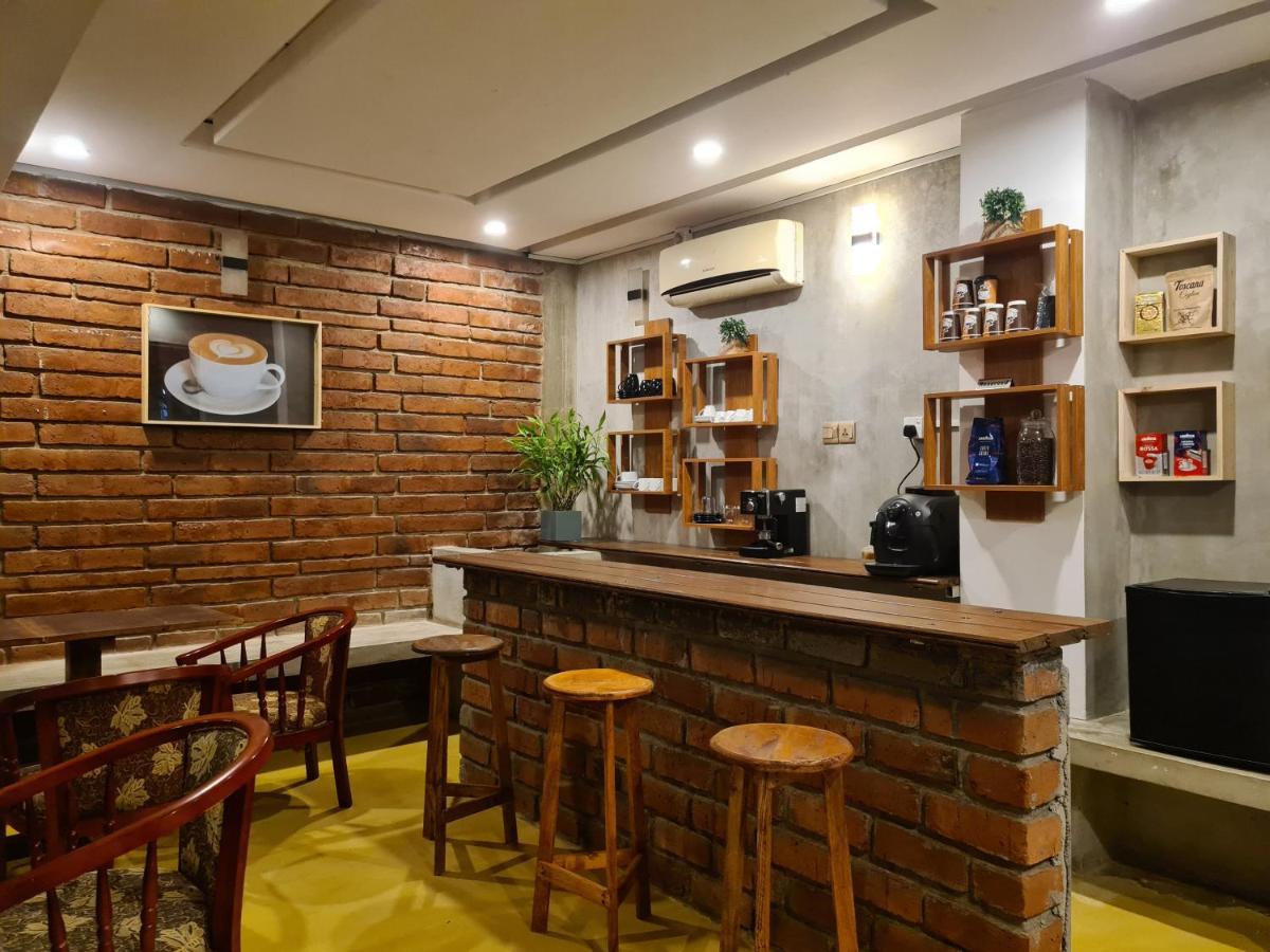 Cafe And Pub By Yasri Hotel Weligama Luaran gambar