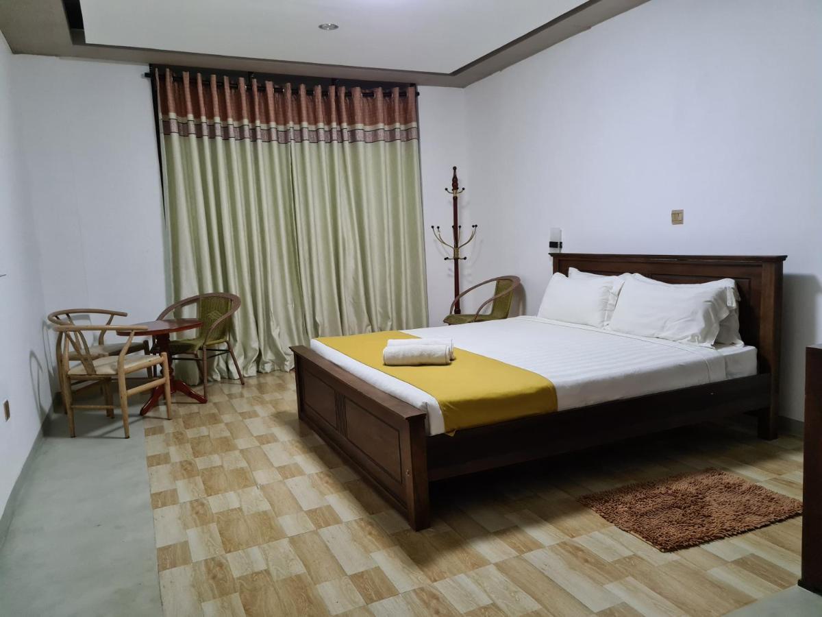 Cafe And Pub By Yasri Hotel Weligama Luaran gambar